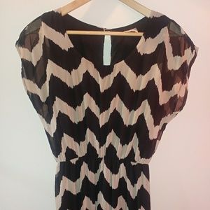 Teenplo maxi dress, chevron black and ivory print